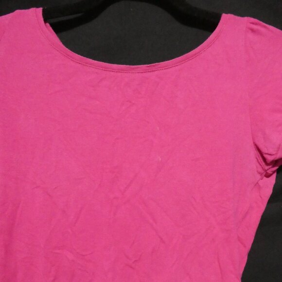 SEDUCTIONS | medium | Solid Pink Short Sleeve Round Neck Shirt - Picture 4 of 12